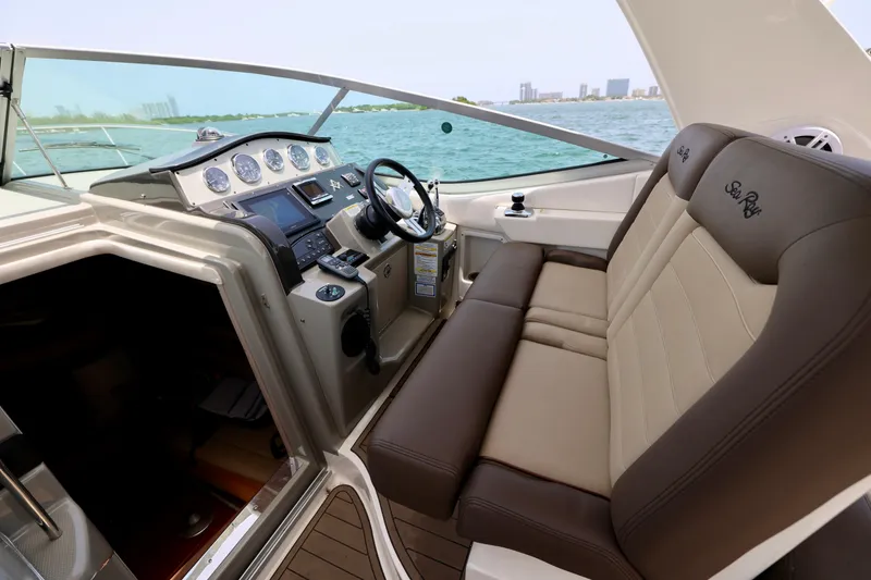 Slide: The Image of 330-SEA-RAY-SUNDANCER-2014-YACHTSBLUE - 2