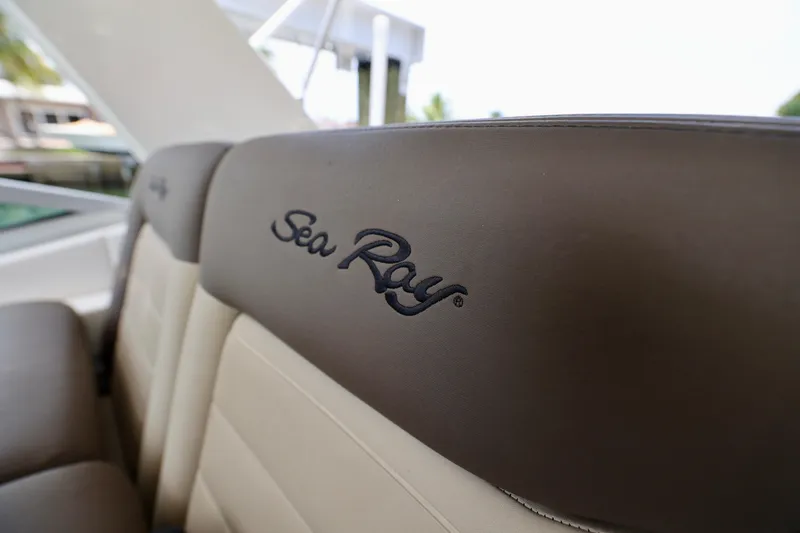 Slide: The Image of 330-SEA-RAY-SUNDANCER-2014-YACHTSBLUE - 20