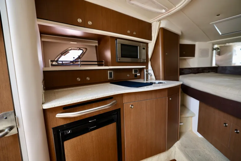 Slide: The Image of 330-SEA-RAY-SUNDANCER-2014-YACHTSBLUE - 21