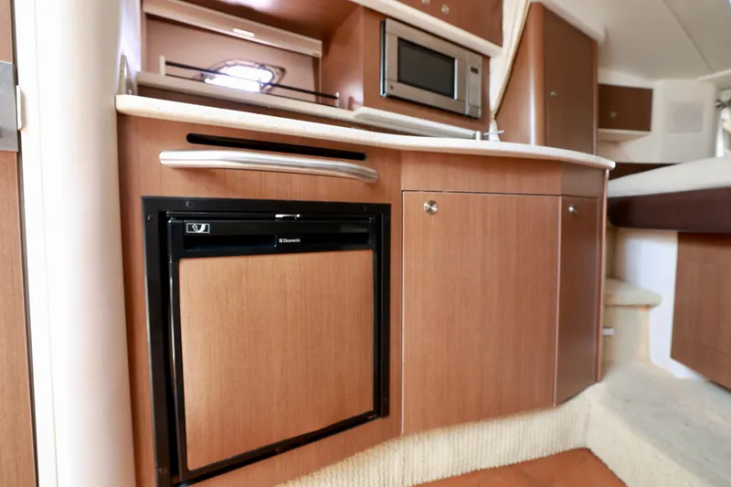 Slide: The Image of 330-SEA-RAY-SUNDANCER-2014-YACHTSBLUE - 22