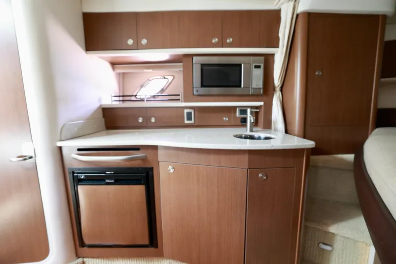 Slide: The Image of 330-SEA-RAY-SUNDANCER-2014-YACHTSBLUE - 23