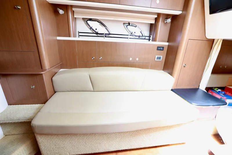 Slide: The Image of 330-SEA-RAY-SUNDANCER-2014-YACHTSBLUE - 25