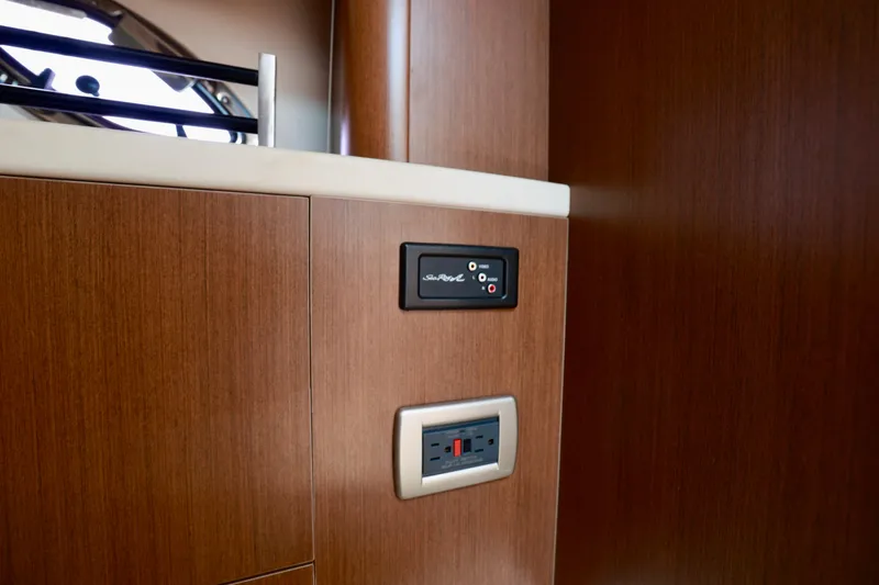 Slide: The Image of 330-SEA-RAY-SUNDANCER-2014-YACHTSBLUE - 26