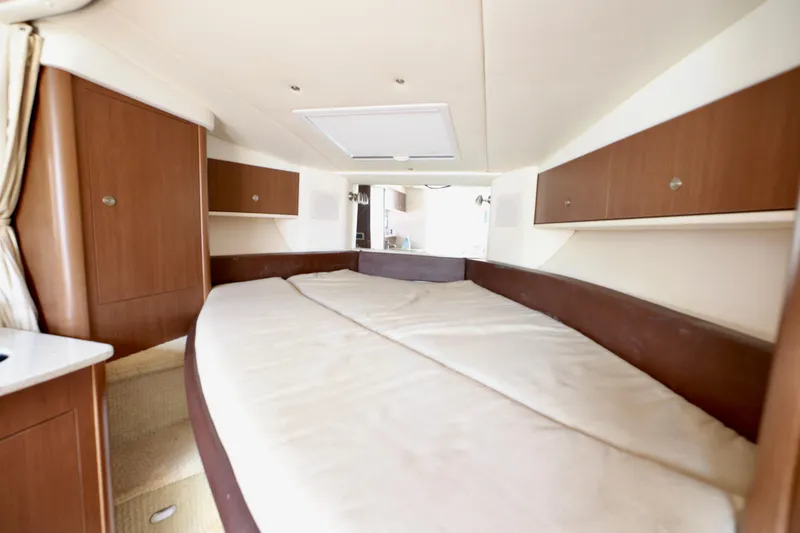 Slide: The Image of 330-SEA-RAY-SUNDANCER-2014-YACHTSBLUE - 29