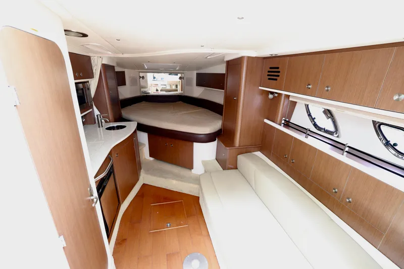 Slide: The Image of 330-SEA-RAY-SUNDANCER-2014-YACHTSBLUE - 3