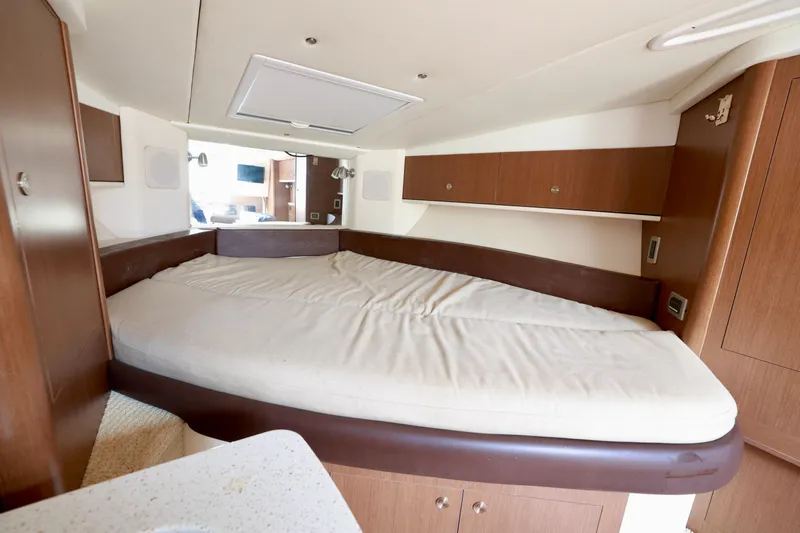 Slide: The Image of 330-SEA-RAY-SUNDANCER-2014-YACHTSBLUE - 30