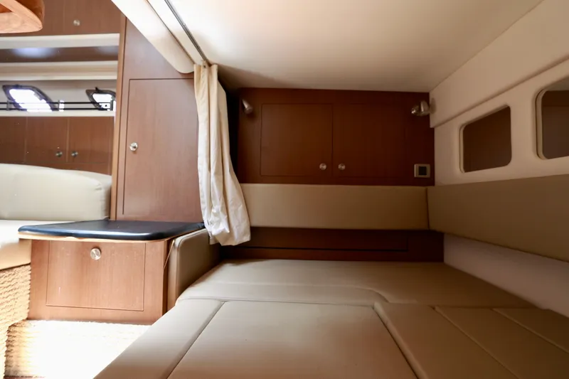Slide: The Image of 330-SEA-RAY-SUNDANCER-2014-YACHTSBLUE - 34