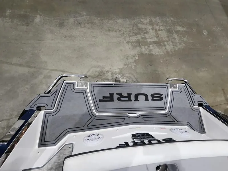 Slide: The Image of Cobalt R4 Surf 2024 - 11