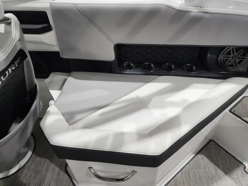 Slide: The Image of Cobalt R4 Surf 2024 - 12