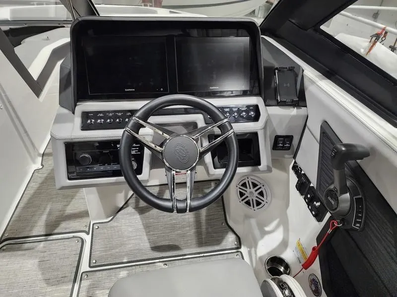 Slide: The Image of Cobalt R4 Surf 2024 - 4