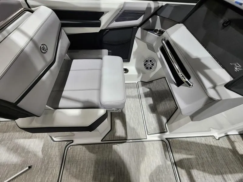 Slide: The Image of Cobalt R4 Surf 2024 - 7