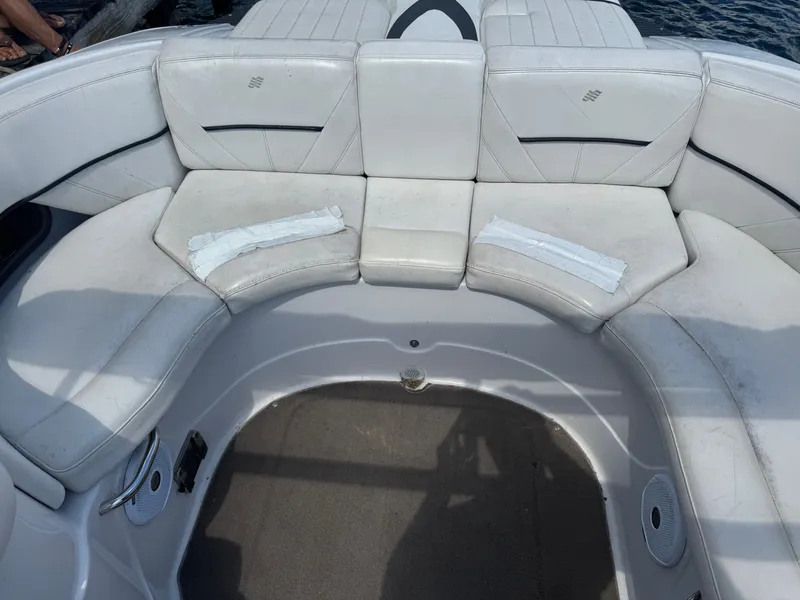 Slide: The Image of Four Winns H240 2010 - 11