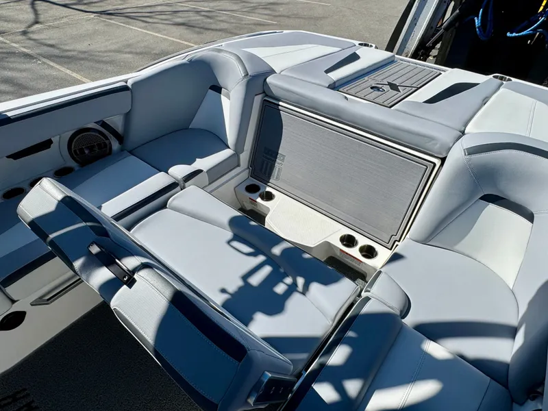 Slide: The Image of MasterCraft XStar 2022 - 18