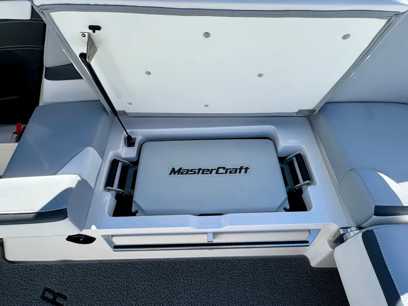 Slide: The Image of MasterCraft XStar 2022 - 20