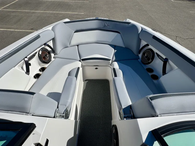 Slide: The Image of MasterCraft XStar 2022 - 26