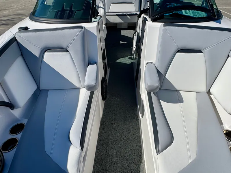 Slide: The Image of MasterCraft XStar 2022 - 27