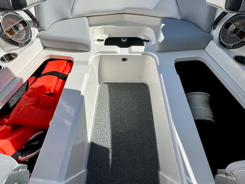 Slide: The Image of MasterCraft XStar 2022 - 28