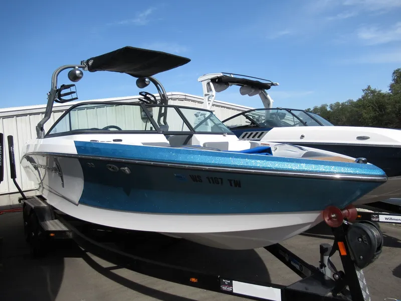 Slide: The Image of Nautique Super Air Nautique 230 2018 - 2