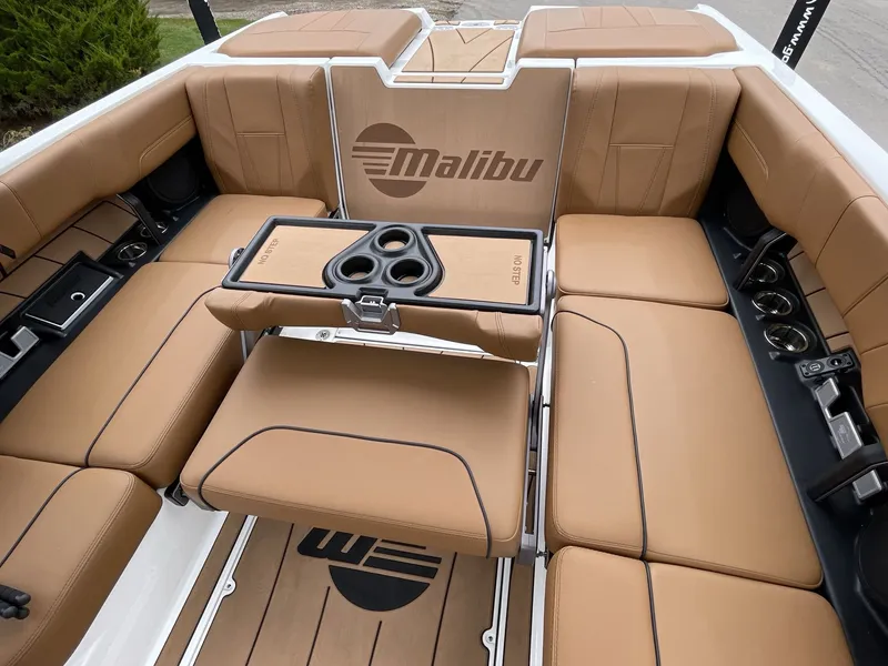 Slide: The Image of Malibu Wakesetter 23 LSV 2022 - 100