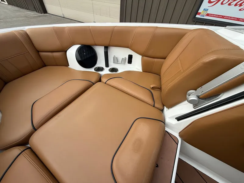 Slide: The Image of Malibu Wakesetter 23 LSV 2022 - 155