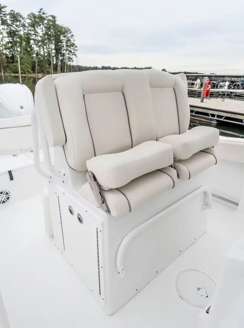 Slide: The Image of Sea Hunt Ultra 245 SE 2026 - 9