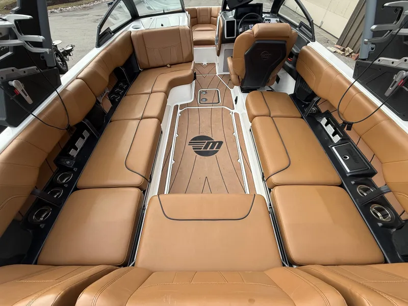 Slide: The Image of Malibu Wakesetter 23 LSV 2022 - 144