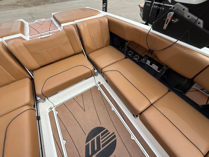 Slide: The Image of Malibu Wakesetter 23 LSV 2022 - 147