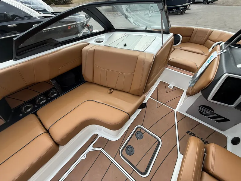 Slide: The Image of Malibu Wakesetter 23 LSV 2022 - 153