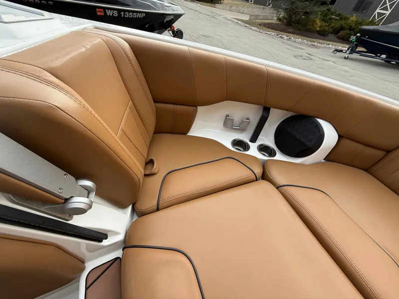 Slide: The Image of Malibu Wakesetter 23 LSV 2022 - 156