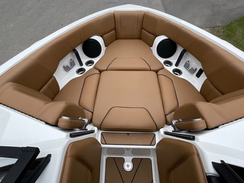 Slide: The Image of Malibu Wakesetter 23 LSV 2022 - 98