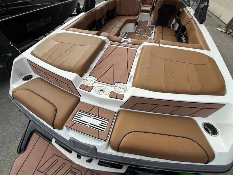 Slide: The Image of Malibu Wakesetter 23 LSV 2022 - 141
