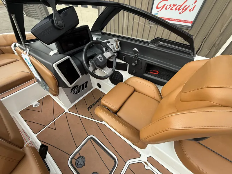 Slide: The Image of Malibu Wakesetter 23 LSV 2022 - 152
