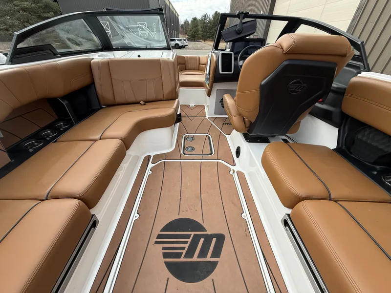 Slide: The Image of Malibu Wakesetter 23 LSV 2022 - 163