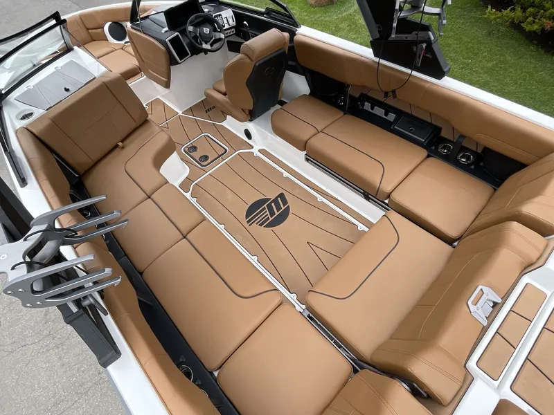 Slide: The Image of Malibu Wakesetter 23 LSV 2022 - 94