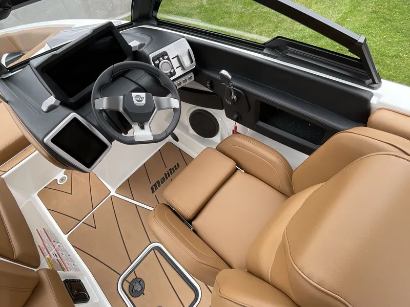 Slide: The Image of Malibu Wakesetter 23 LSV 2022 - 95