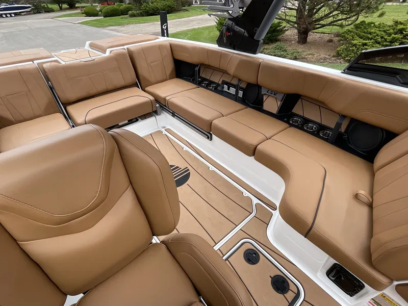 Slide: The Image of Malibu Wakesetter 23 LSV 2022 - 96