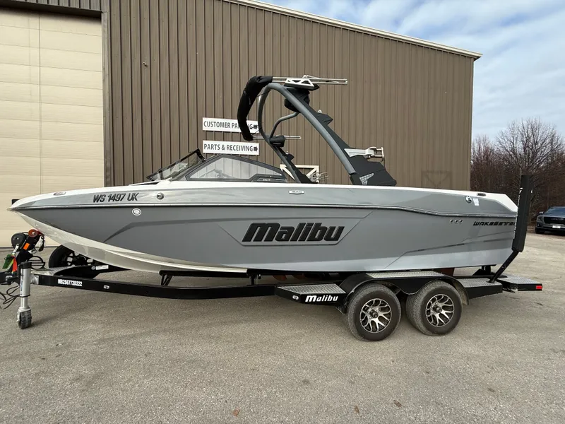 Slide: The Image of Malibu Wakesetter 23 LSV 2022 - 140