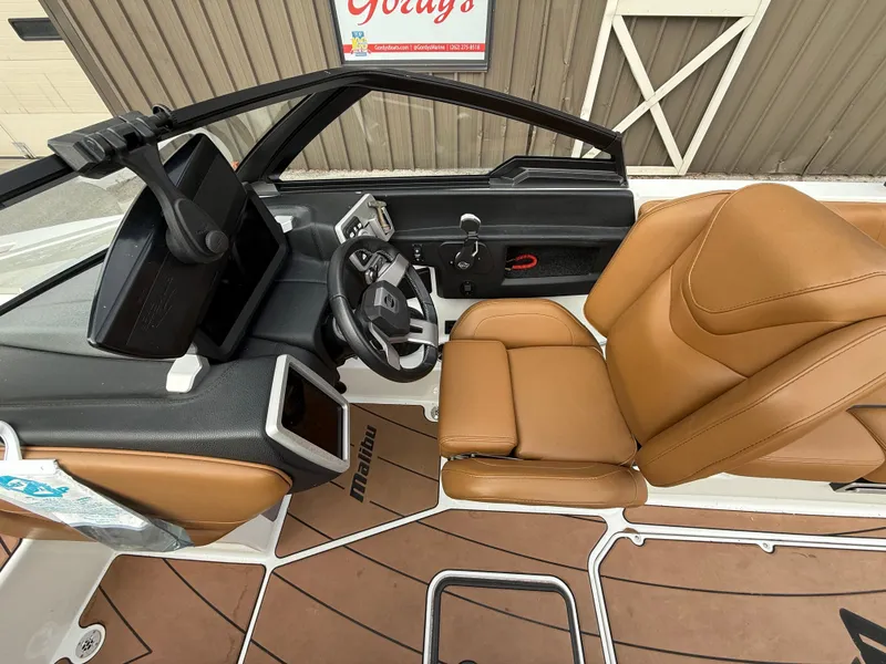 Slide: The Image of Malibu Wakesetter 23 LSV 2022 - 150