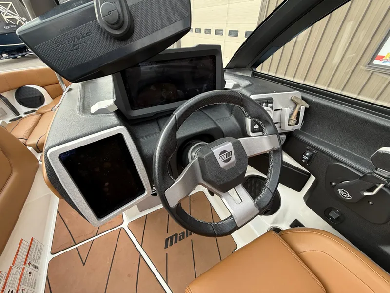 Slide: The Image of Malibu Wakesetter 23 LSV 2022 - 151