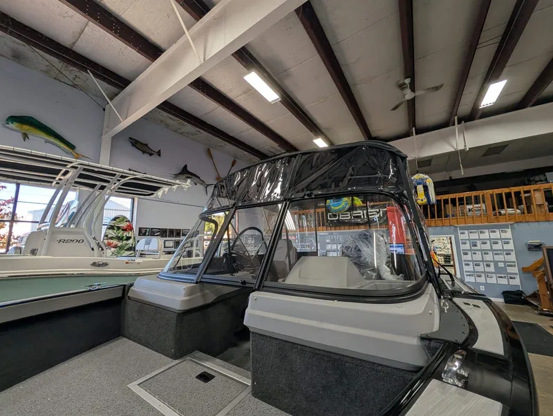 Slide: The Image of Starcraft Fishmaster 196 2026 - 32