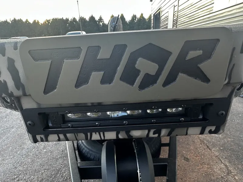 Slide: The Image of Thor Fish Hammer WITH LIVEWELL-YAMAHA 60 2026 - 6