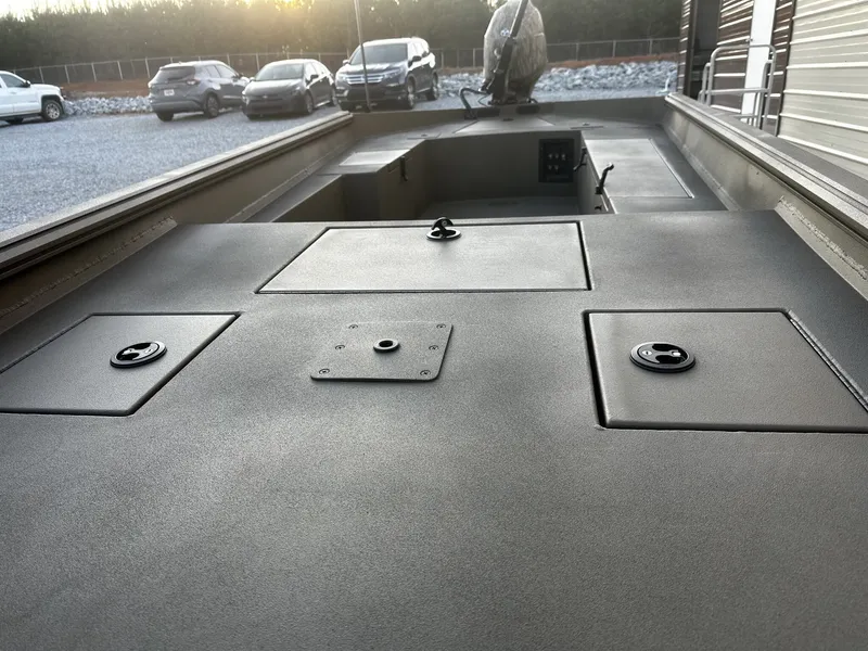 Slide: The Image of Thor Fish Hammer WITH LIVEWELL-YAMAHA 60 2026 - 7