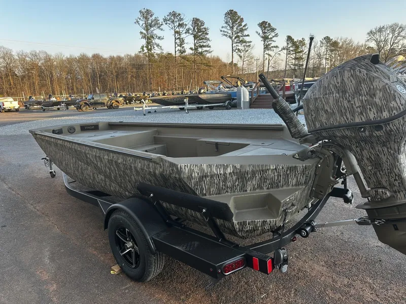 Slide: The Image of Thor Fish Hammer WITH LIVEWELL-YAMAHA 60 2026 - 3