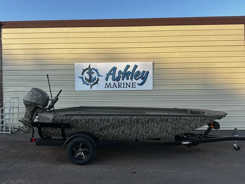 Slide: The Image of Thor Fish Hammer WITH LIVEWELL-YAMAHA 60 2026 - 1