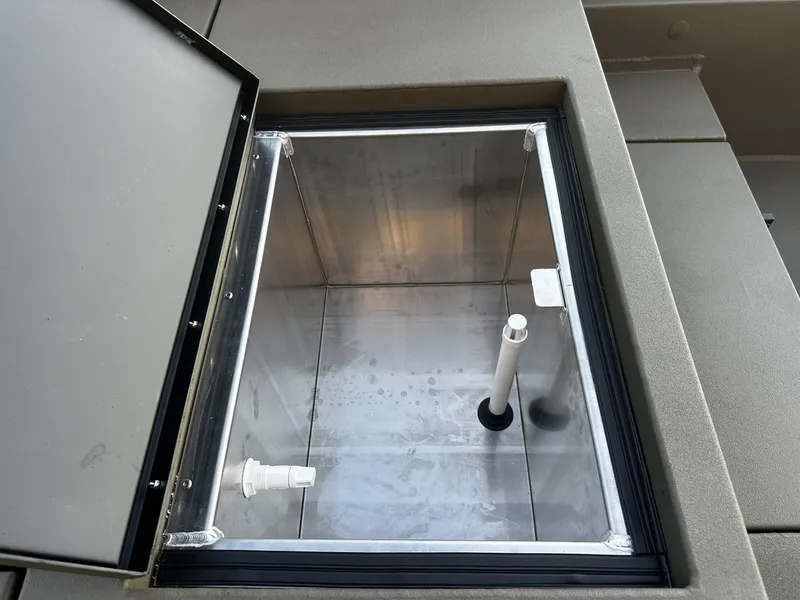 Slide: The Image of Thor Fish Hammer WITH LIVEWELL-YAMAHA 60 2026 - 9