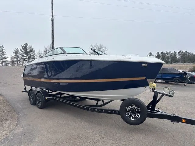 Slide: The Image of Four Winns H6 OB 2025 - 12