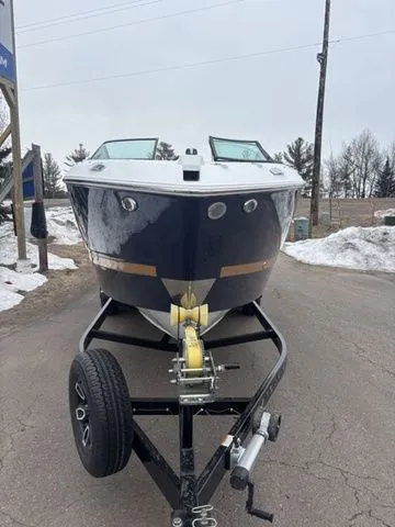 Slide: The Image of Four Winns H6 OB 2025 - 13