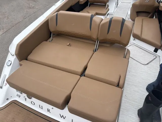 Slide: The Image of Four Winns H6 OB 2025 - 16