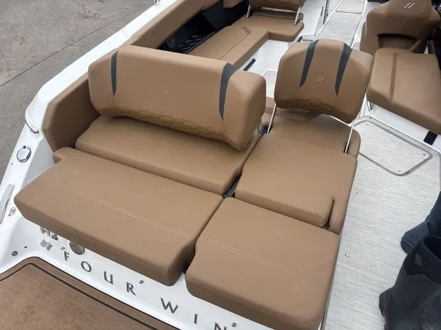 Slide: The Image of Four Winns H6 OB 2025 - 17