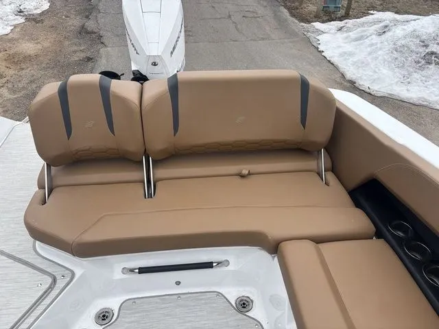 Slide: The Image of Four Winns H6 OB 2025 - 18